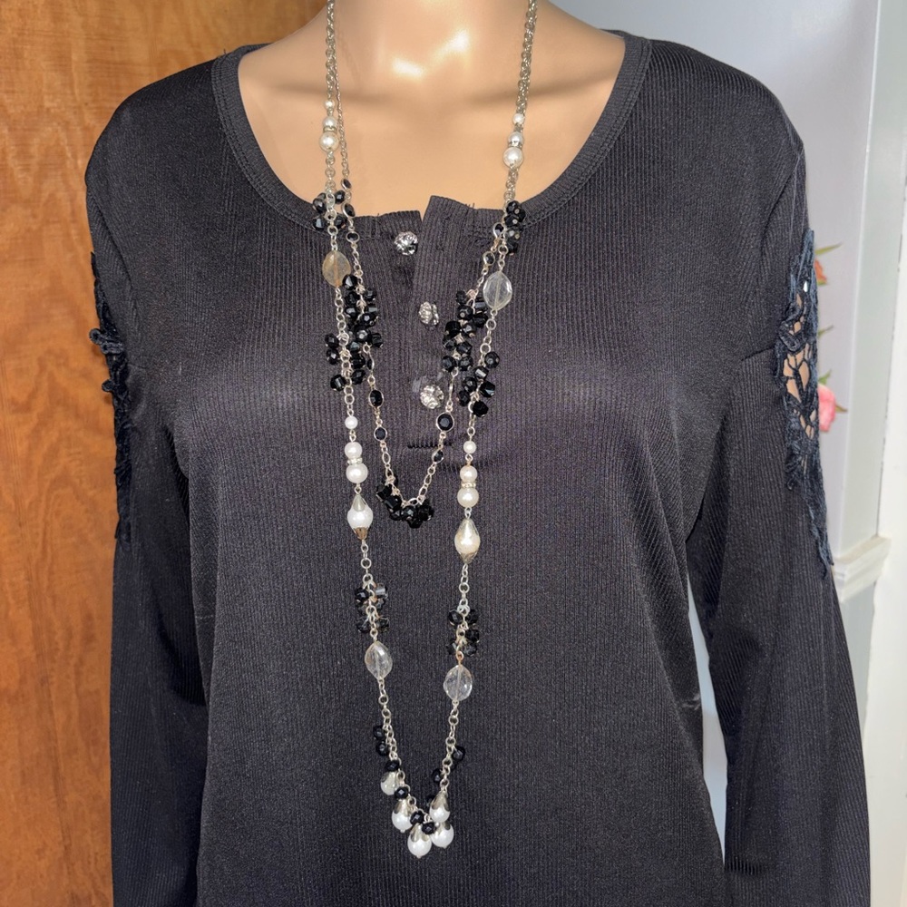 Gorgeous White House Black Market (WHBM) silver-tone necklace